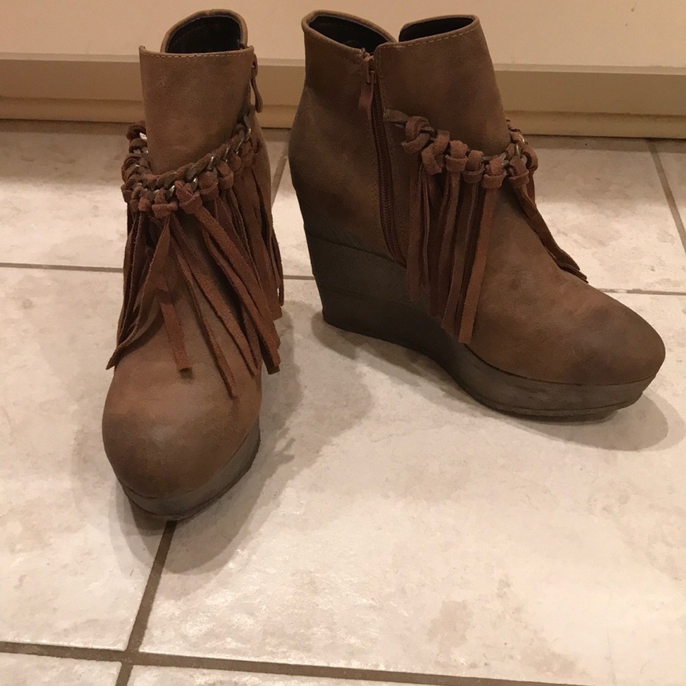 Sbicca tan booties with fringe